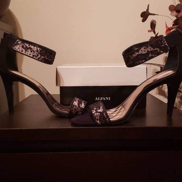 Shoes - Picture 2 of 3